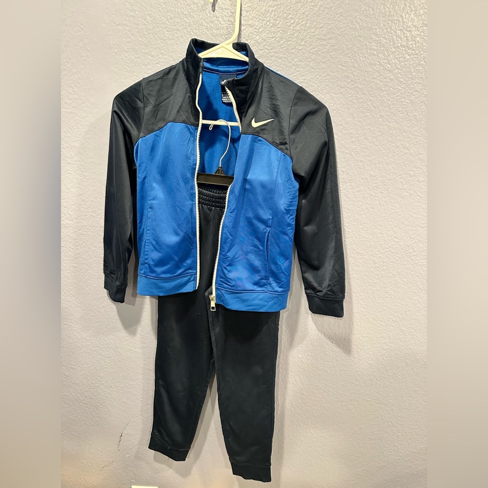Boys Nike Navy Tracksuit Jacket Size 7 Pants size 6-7 yrs
